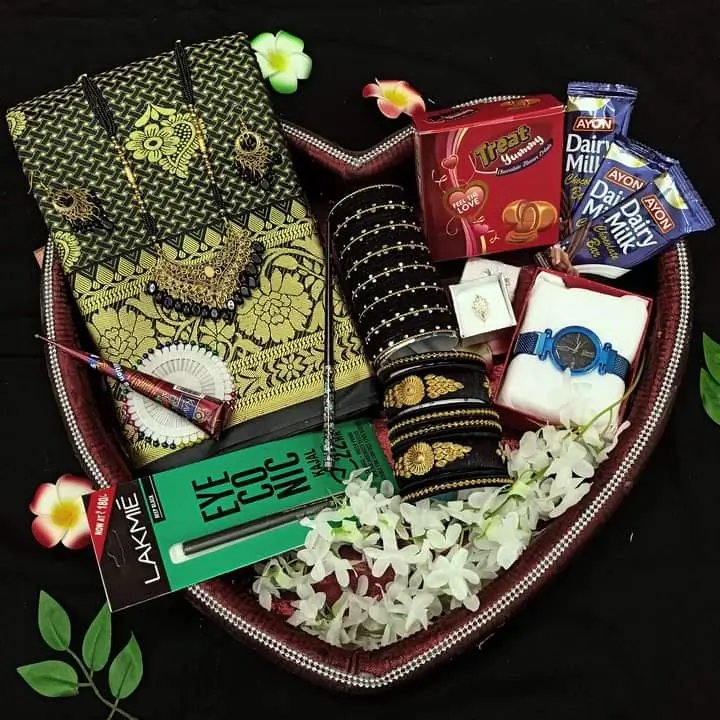 কালো কাতান বেনারসি শাড়ি প্রিমিয়াম প্যাকেজ