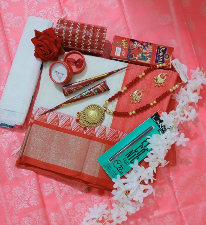 সাদা বডি লাল পার হাপসিল্ক শাড়ির কম্বো প্যাকেজ
